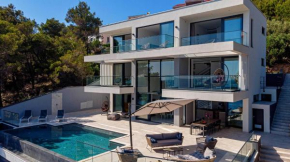 Designer villa few steps from azure blue sea